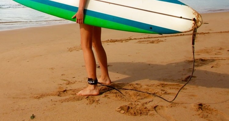 leash surfer surfboard