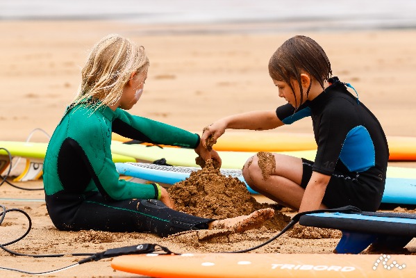 Ujusansa Family Surf Camp (Vendays Montalivet, Francia)